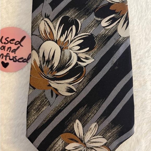 Elegant Floral Striped Tie - Black and Brown - Picture 2 of 6